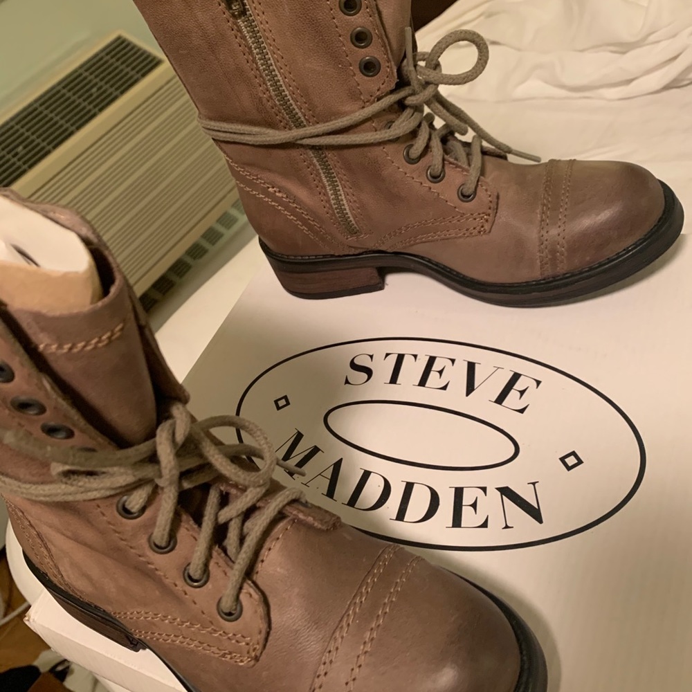 Brand new ! Stone Leather combat boots!